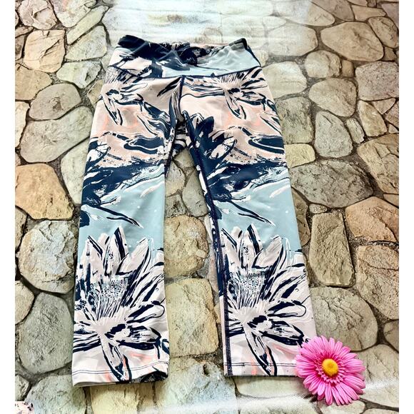 2 VERY PRETTY ATHLETIC LEGGINGS - Picture 5 of 9